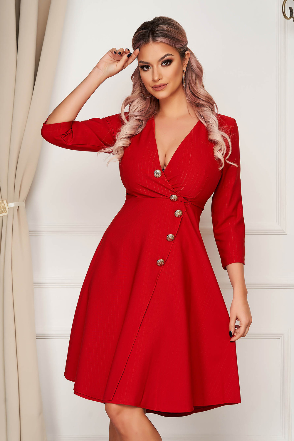 Rochie rosie eleganta midi in clos din stofa usor elastica accesorizata cu nasturi, reducere mare